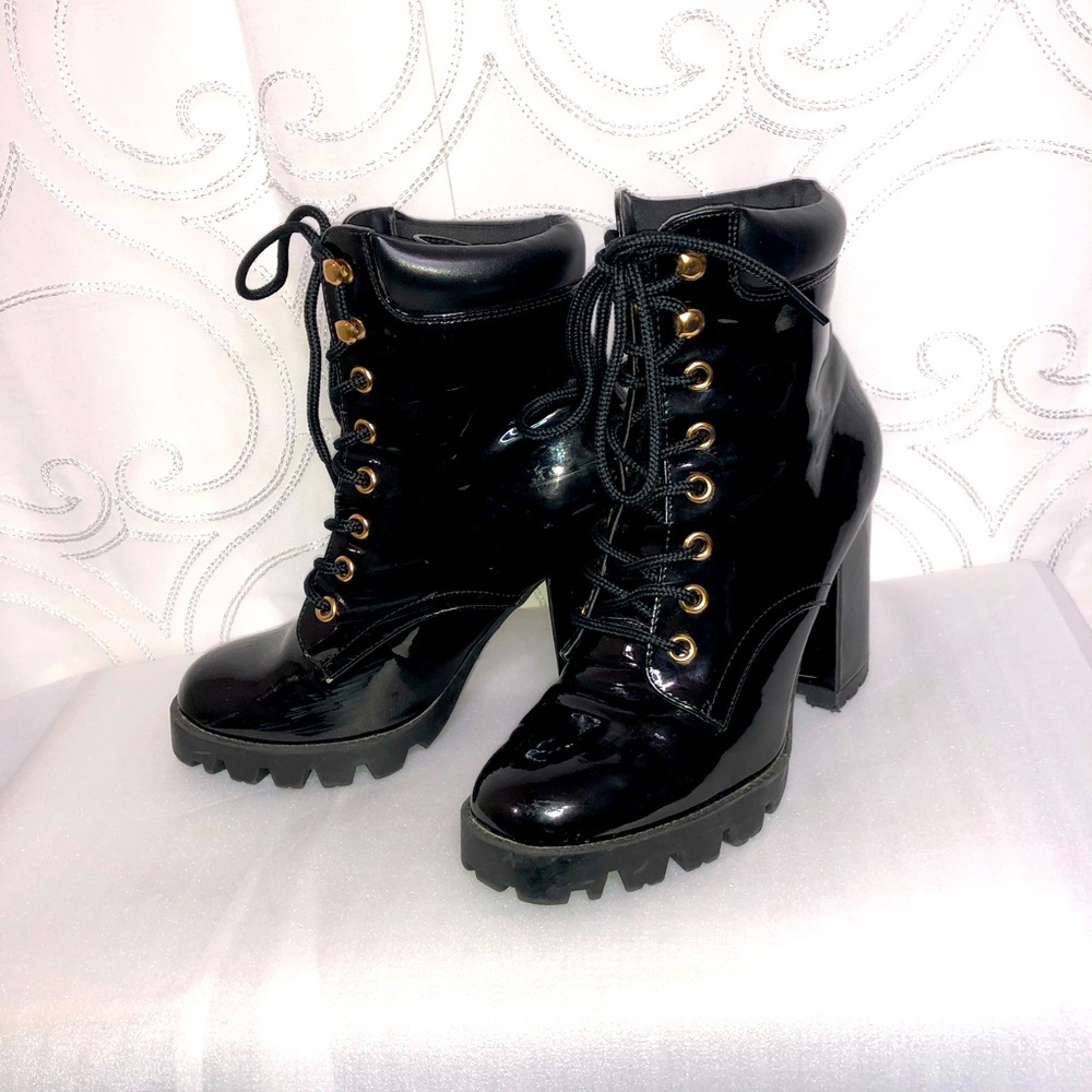 FOREVER 21 BLACK BOOTS